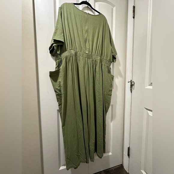 BloomChic Plus Size 4XL Solid Elastic Waist Patched Pocket Jumpsuit - Picture 7 of 9